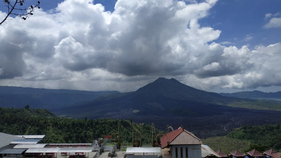 Berbuka Puasa dengan Pemandangan Gunung Batur di Kintamani Restaurant [Suara.com/Firsta]