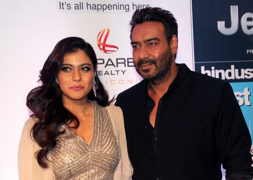 Ajay Devgn bersama istri, Kajol. [STR / AFP]