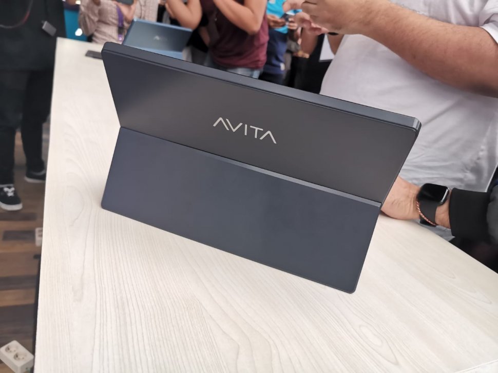 Laptop 2-in-1 Nexstgo Avita Magnus diluncurkan di Jakarta, Kamis (16/5/2019). [Suara.com/Tivan Rahmat]