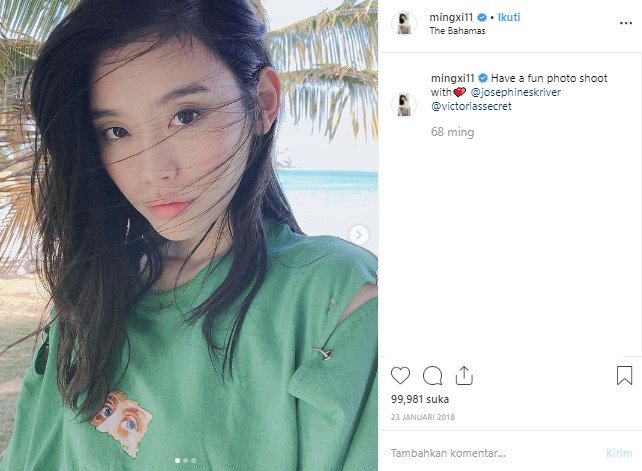 Gaya liburan Ming Xi, model Victoria's secret yang dilamar anak raja judi. (Instagram/@mingxi11)