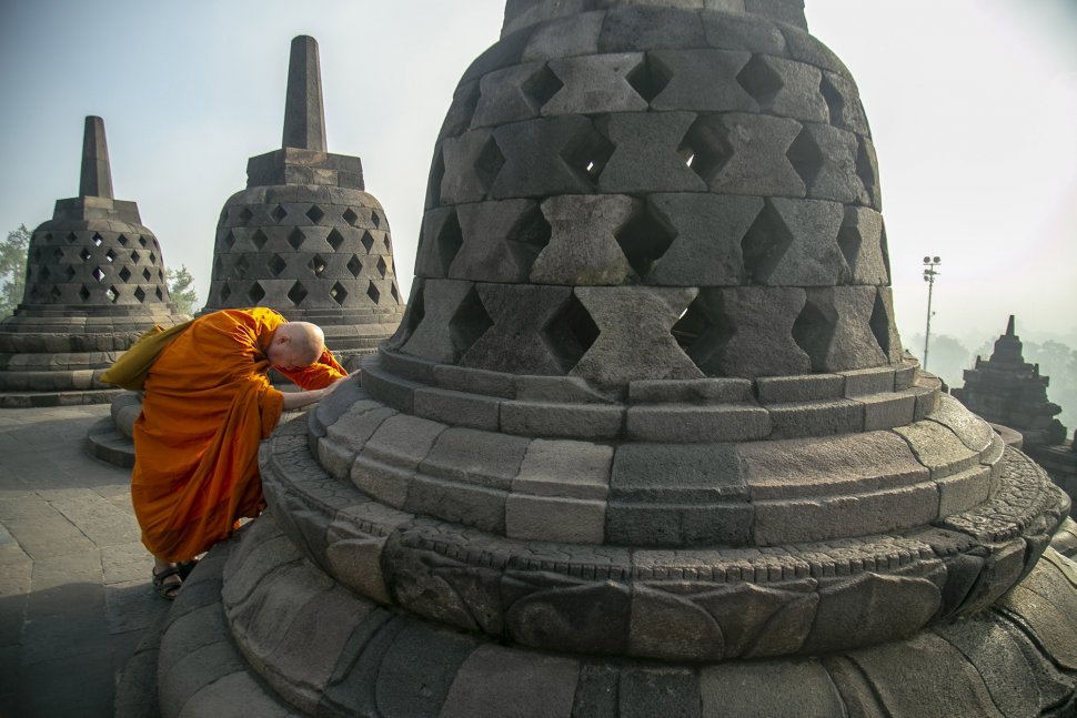 Ziarah Borobudur: Sebuah Perjalanan Spiritual di Jantung Jawa