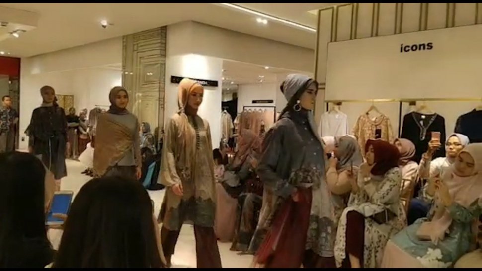 Ria Miranda Pilih Motif Dinasti Mughal Untuk Tren Lebaran 2019