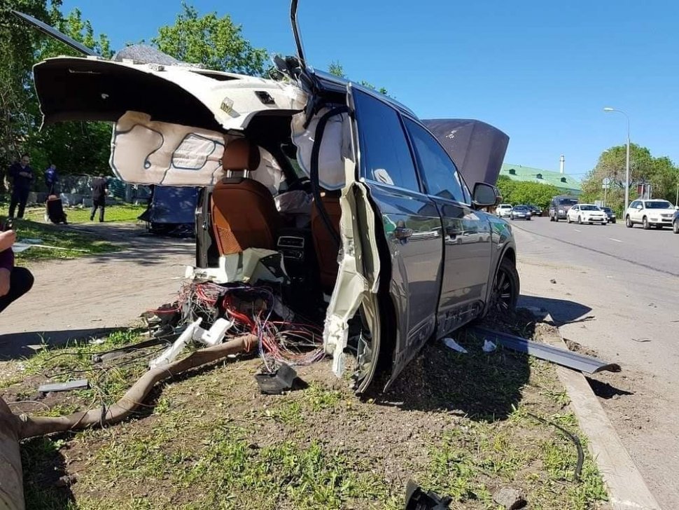 Mobil Audi Q7 Terbelah Jadi Dua. (Carscoops)