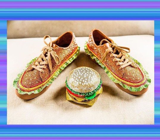 Sneakers hamburger Katy Perry. (Instagram/@katyperrycollections)