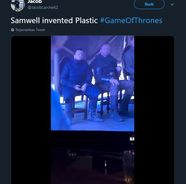 Usai Gelas Kopi, Kini Botol Air Mineral Nongol di Game of Thrones. (twitter.com/JacobLarche62)