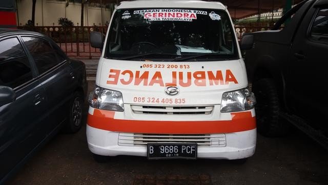 Ambulans Gerindra yang menunggak pajak.(Twitter/BobbyTriadi)