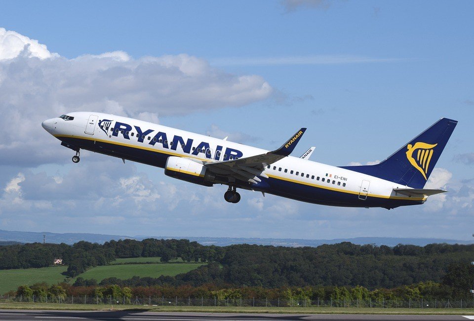 Pesawat maskapai Ryanair. (Pixabay/skeeze)