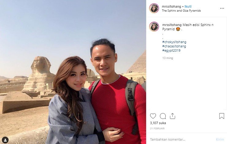 Gaya liburan Melissa Aryani, istri Choky Sitohang. (Instagram/@mrssitihang)