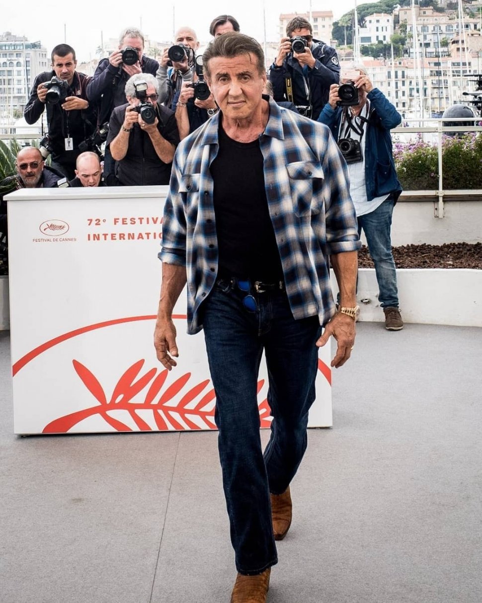 Sylvester Stallone Pakai Kemeja Flanel. (Instagram/@officialsylstallone)