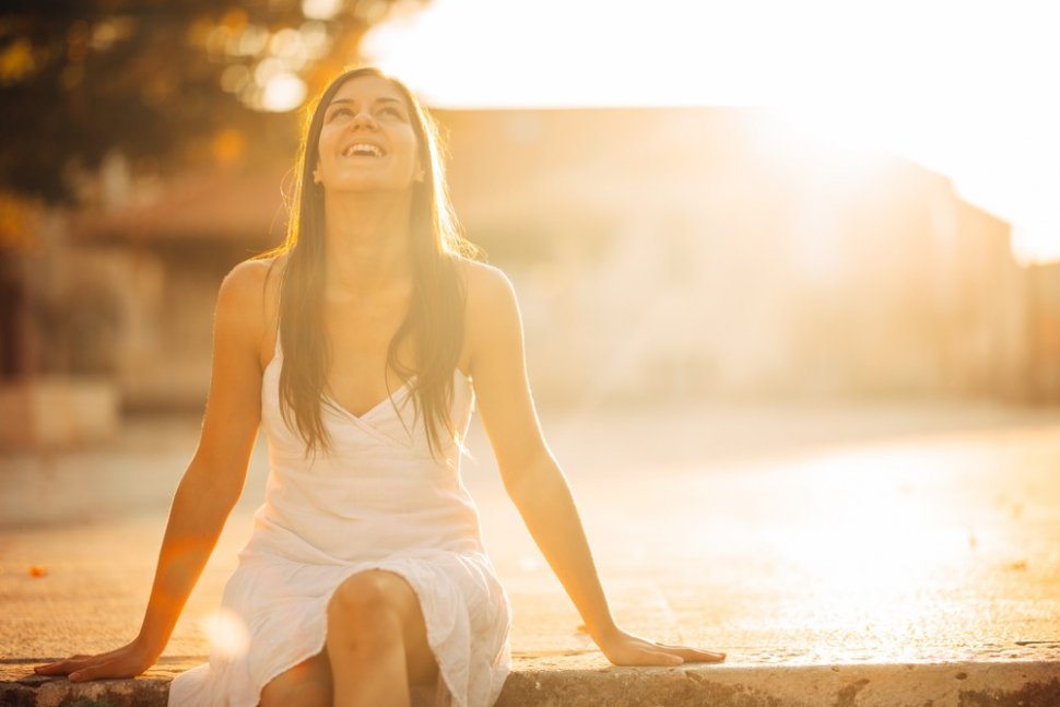 Perempuan dan sinar matahari. (Shutterstock)