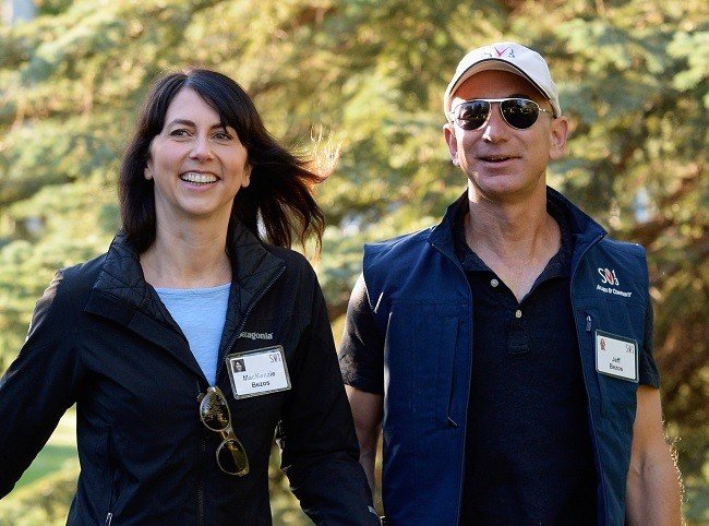 MacKenzie Bezos saat masih bersama Jeff Bezos. (AFP)