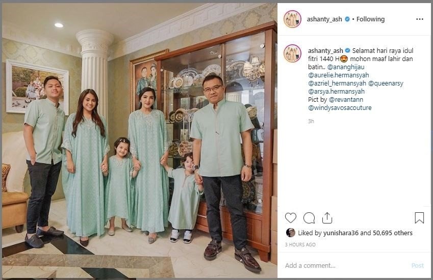 Gaya fesyen lebaran artis. (Instagram/@ashanty_ash)