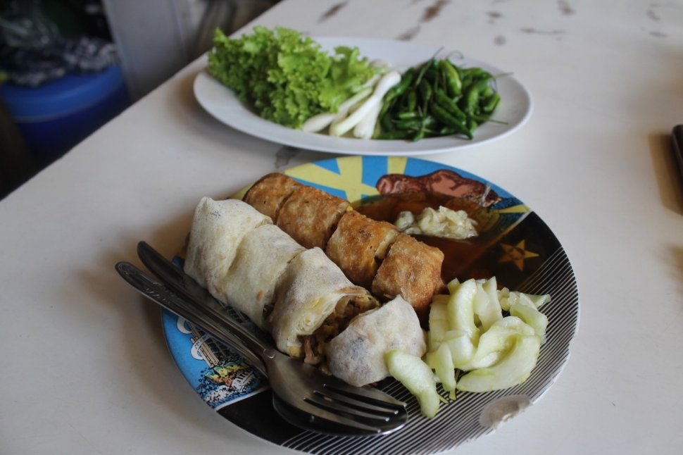 Sejarah Lumpia Semarang, makanan oleh-oleh khas kota Semarang. (Suara.com/Ambar Adi Winarso)