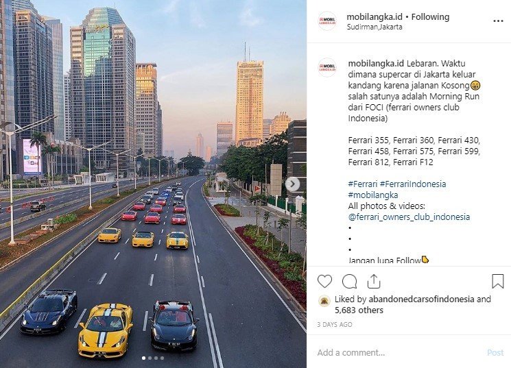 Potret Komunitas Ferrari Indonesia di Jakarta Saat Jalanan Sepi Ditinggal Warganya Mudik Lebaran. (Instagram/mobilangka.id)