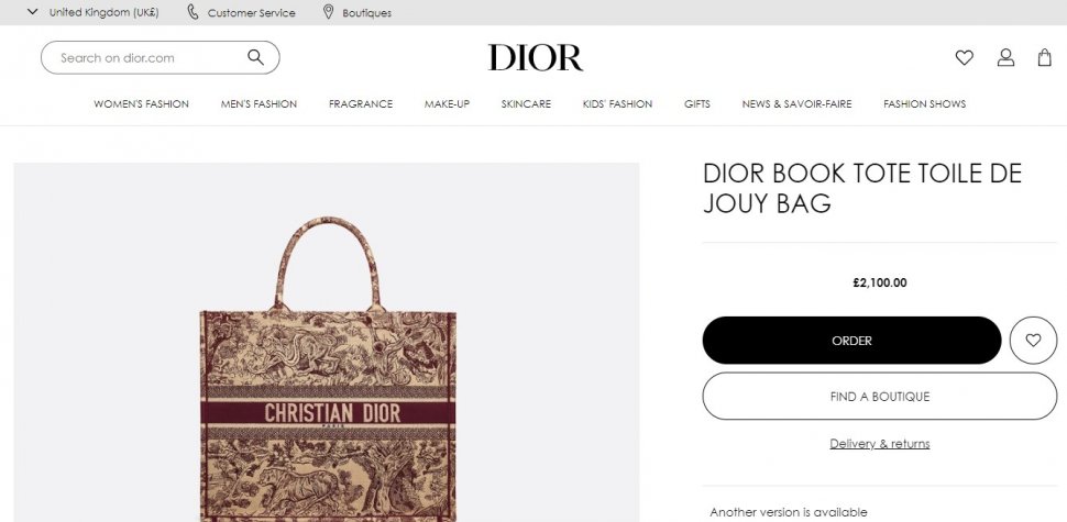 Dior Book Tote Toile de Jouy Bag. Tangkapan layar (dior.com)