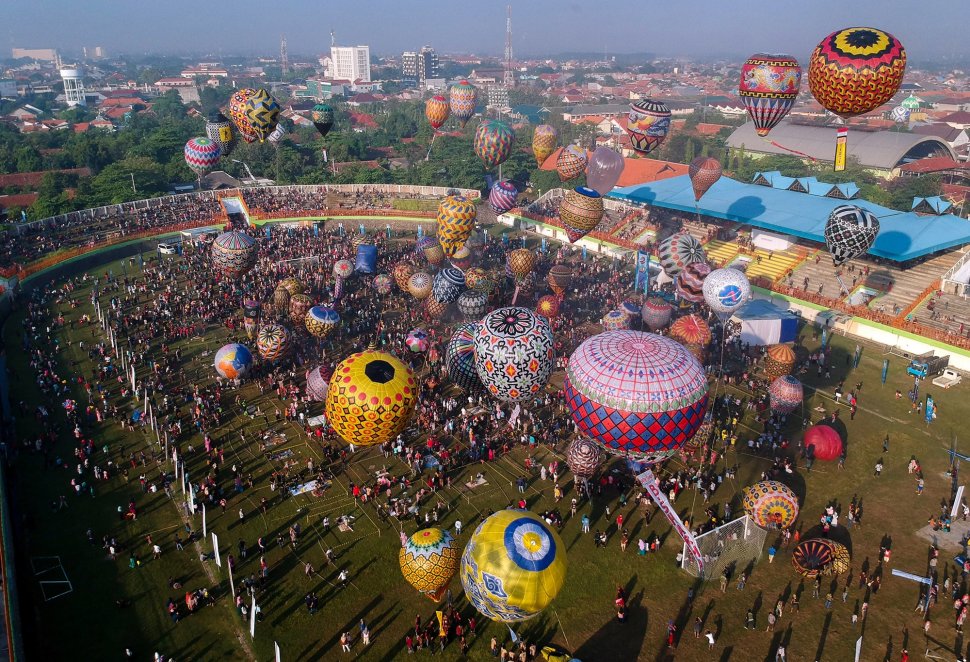 Keseruhan Festival Balon Udara di Pekalongan