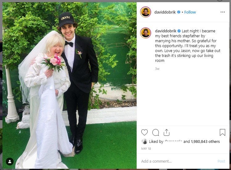 Seorang YouTuber menikahi ibu sahabatnya sendiri. (Instagram/@daviddobrik)