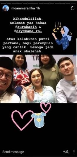 Aura Kasih melahirkan anak pertamanya. [instagram/moammaremka]