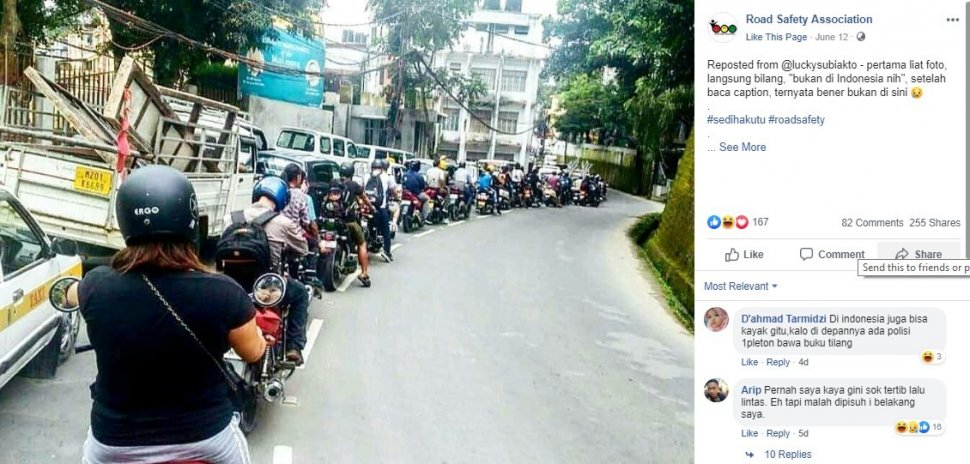 Pemotor Berbaris Rapi di Tengah Kemacetan. (Facebook/Road Safety Association)