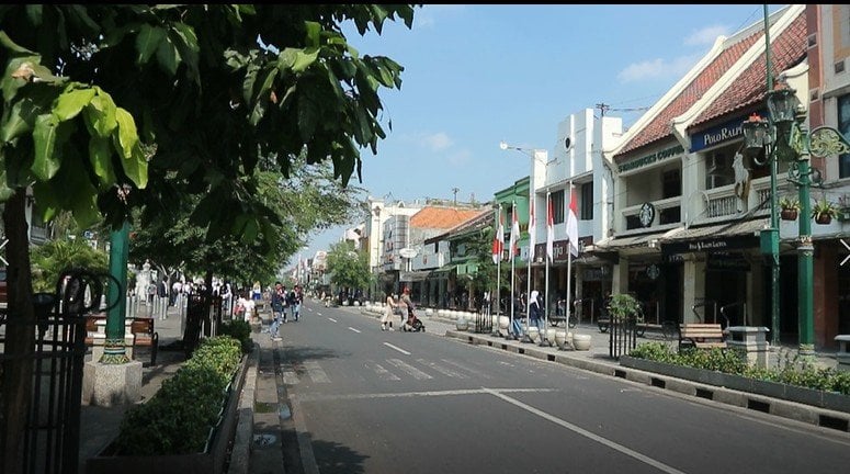 Suasana pertokoan di Malioboro saat uji coba semi pedestrian. (Suara/Arendya)