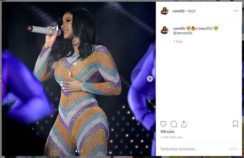 Cardi B saat manggung. (Instagram/@caredib)