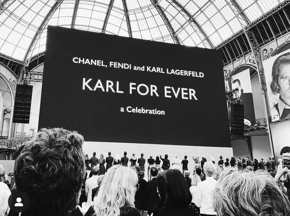 Pertujukan fashion untuk mengenang mendiang Karl Lagerfeld. (Instagram/@emmacastrovillaverde)