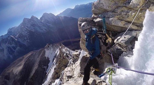 Putri Handayani di Ama Dablam. (Instagram/@putri.handayani22)