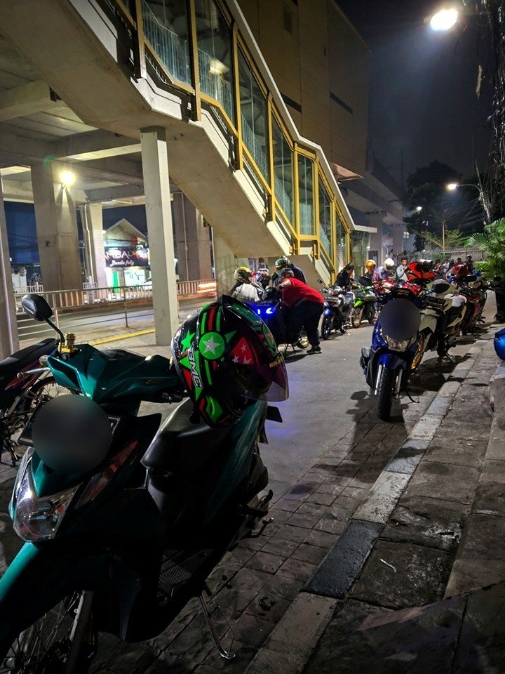 Stasiun ini sedang hot untuk spot foto para biker. (Facebook/Iksan Sameh Mohammed)