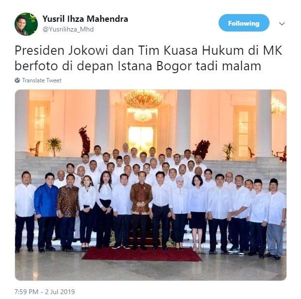 Foto bersama Jokowi dan Tim Hukum Jokowi-Maruf. [Twitter]