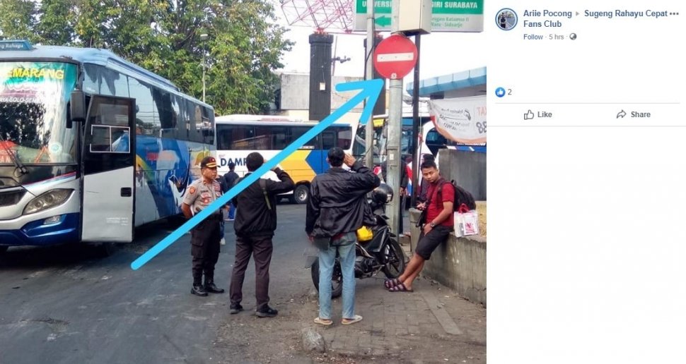 Polisi di Surabaya Beri Hukuman Untuk Pemotor yang Langgar Rambu Lalu Lintas. (Facebook/Ariie)