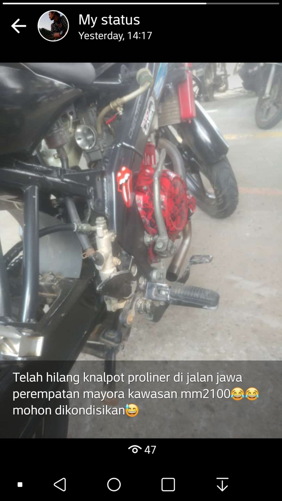 Knalpot Motor Lepas Entah Di Mana. (Facebook/Fahrul Yauma)