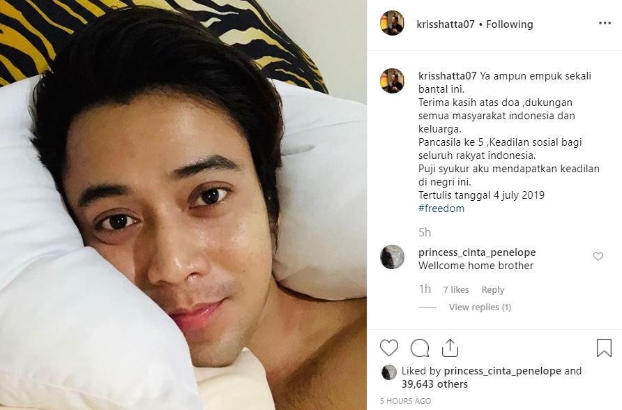 Selfie Kriss Hatta setelah divonis bebas oleh Pengadilan Negeri Bekasi, Kamis (4/7/2019). [instagram/krisshatta07]