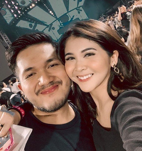 Kesha Ratuliu dan pacar, Adhi Permana. [Instagram]