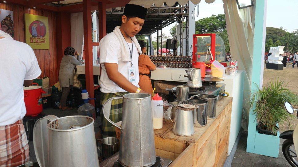 Pengolahan Kopi Haji Rawi di Prambanan Jazz 2019 (Suara.com Aditya)