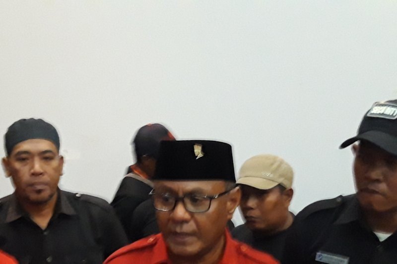 Wakil Wali Kota Tidore sekaligus Ketua DPD PDIP Maluku Utara Muhammad Sinen. [Antara]