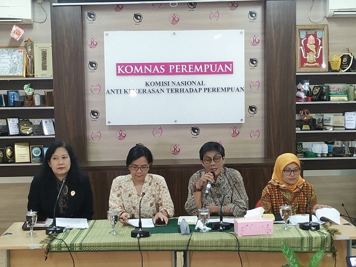 Komnas Perempuan menggelar jumpa pers terkait putusan Mahkamah Agung RI yang menolak permohonan PK korban pencabulan Baiq Nuril, Senin (8/7/2019). [Suara.com/Muhmmad Yasir]