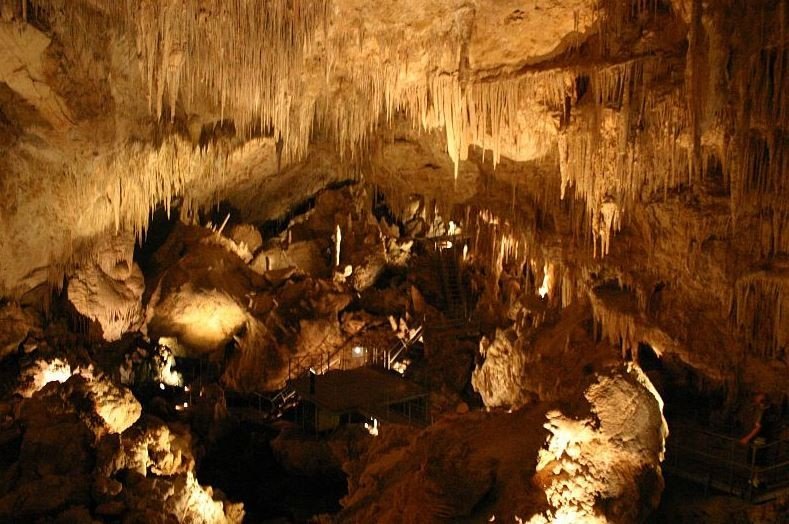 Mammoth Cave (Wikimedia Commons Tirin)