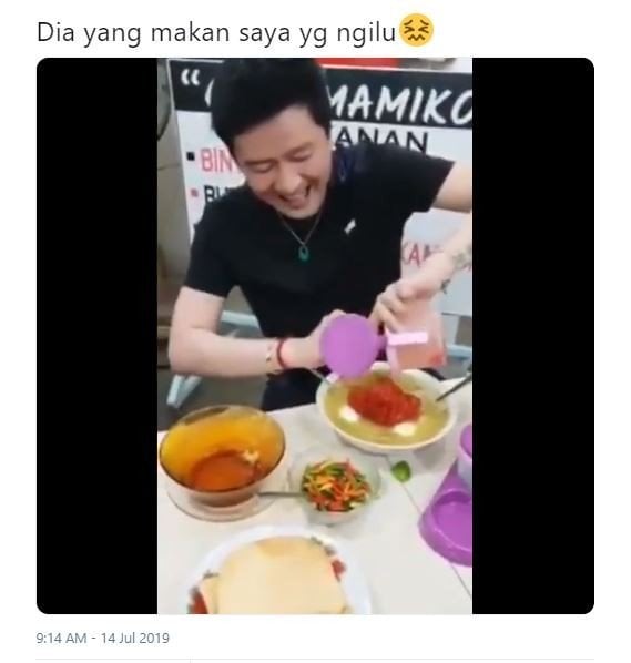 Videonya Viral, Pria Ini Makan Sambal Satu Wadah Masih Tambah Cabai (twitter.com/P3nj3l4j4h)