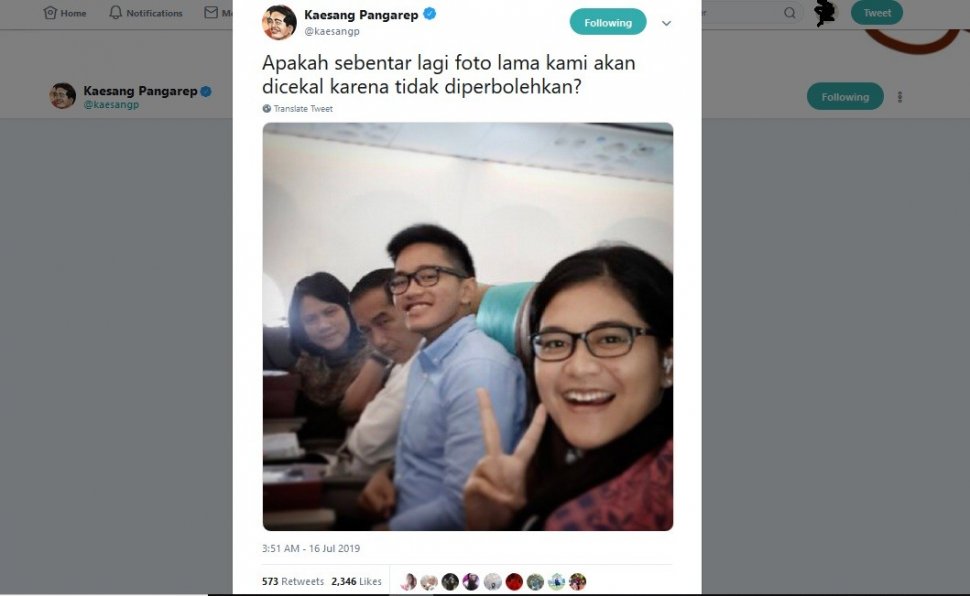 Foto keluarga Presiden Jokowi di dalam pesawat diunggah oleh Kaesang Pangarep di Twitter pada Selasa (16/7/2019). [Twitter/@kaesangp]