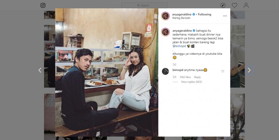 Makan di Warteg, Anya Geraldine: Bahagia Itu Sederhana. (instagram.com/anyageraldine)