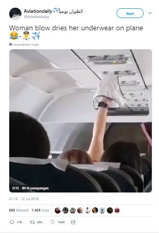 Viral, penumpang wanita keringkan pakaian dalam di pesawat. (Twitter/@Aviationdailyy)