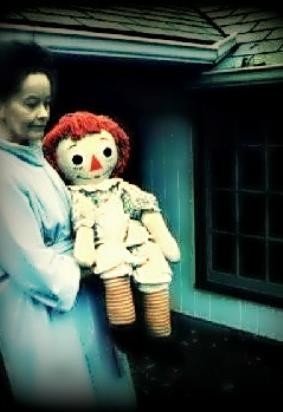 Penampakan boneka Annabelle di dunia nyata (warrens.net)