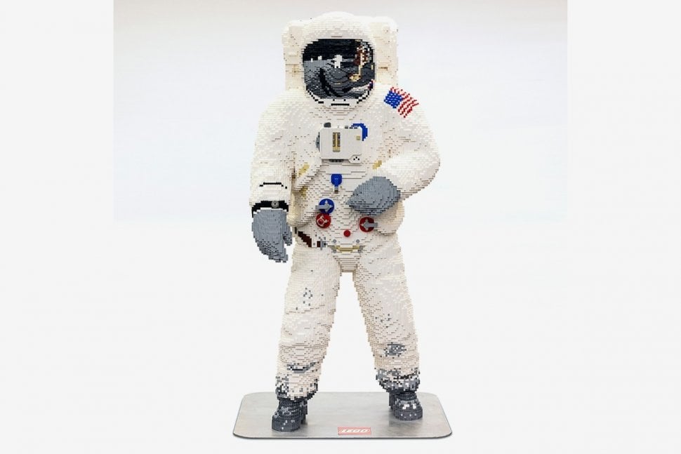 Lego astronot. (Instagram/@highsnobiety)