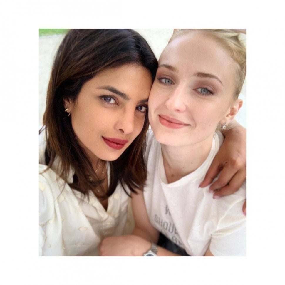 Priyanka Chopra dan Sophie Turner. (Instagram/@priyankachopra)