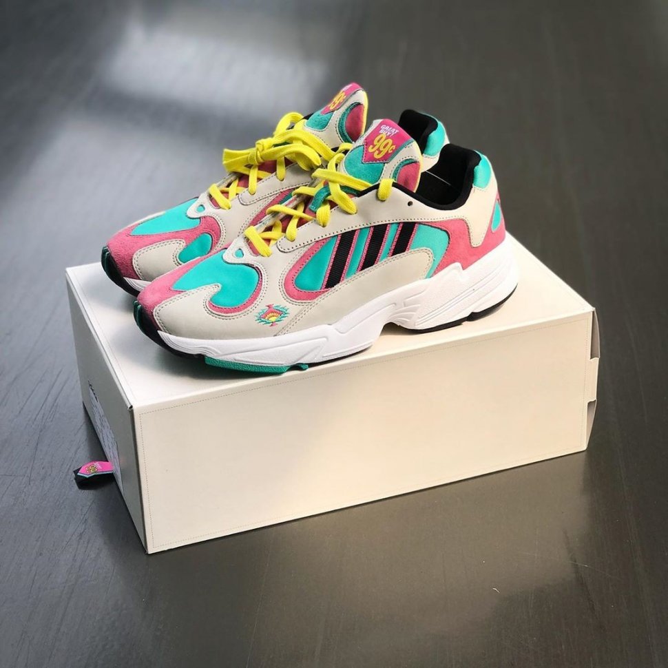 Sepatu Adidas Dijual Rp 14 Ribu, Pembeli Rusuh Hingga Dibubarkan Polisi. (Instagram/@drinkarizona)