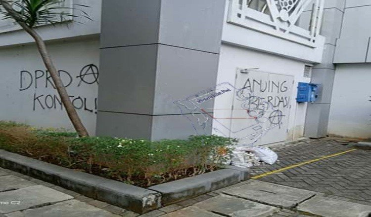 Aksi vandal di Pemkab Bojonegoro. (Suarajatimpost.com)