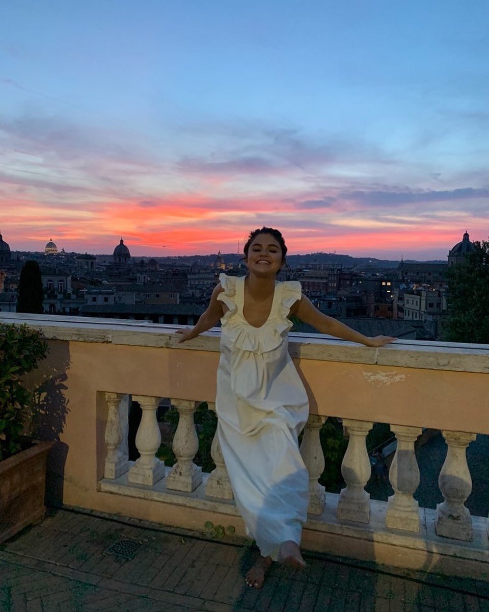 Selena Gomez ulang tahun ke-27 di Italia. (Instagram/@selenagomez)