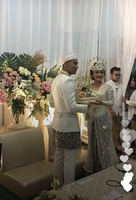 Siti Badriah menikah dengan Krisjiana Baharudin [Instagram/Bantu Manten]