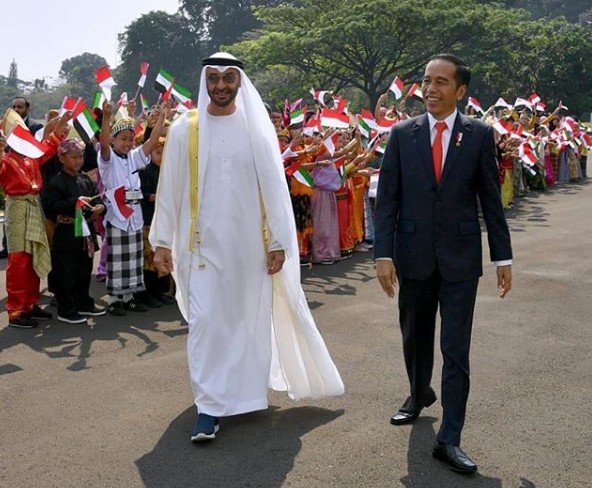 Bertemu Jokowi, Sepatu Putra Mahkota Abu Dhabi Jadi