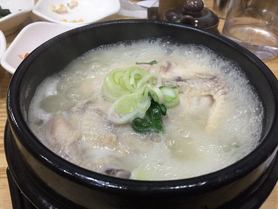Samgyetang, Kuliner Favorit Orang Korea Saat Musim Panas (Wikimedia Commons)